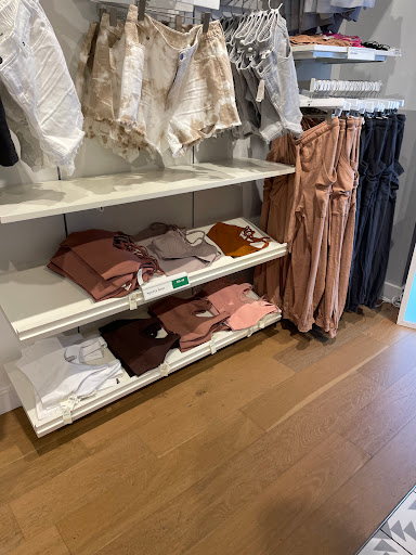 Clothing Store «AEO & Aerie Store», reviews and photos, 825 Dulaney Valley Rd #116, Towson, MD 21204, USA