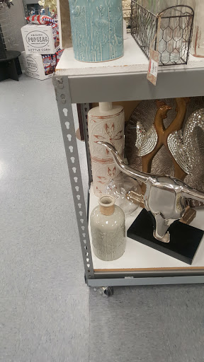 Home Goods Store «Tuesday Morning», reviews and photos, 2325 S Stemmons Fwy #103, Lewisville, TX 75067, USA