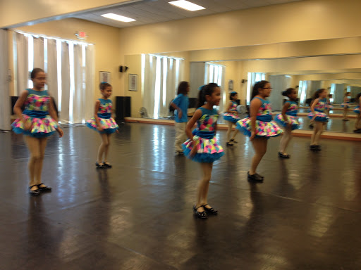 Dance School «Spotlight Dance Center», reviews and photos, 7751 Kingspointe Pkwy #102, Orlando, FL 32819, USA