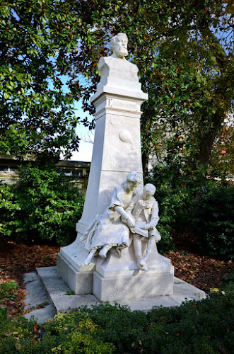 Statue de Jules Verne à Nantes