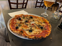 Plats et boissons du Restaurant Pizza Camilia à Levallois-Perret - n°3