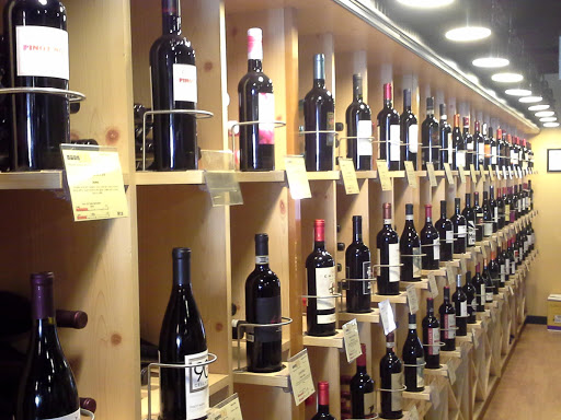 Wine Store «Vino 100 White Plains», reviews and photos, 171 Mamaroneck Ave, White Plains, NY 10601, USA