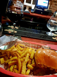 Hamburger du Restaurant The Canadian Embassy Pub à Paris - n°5