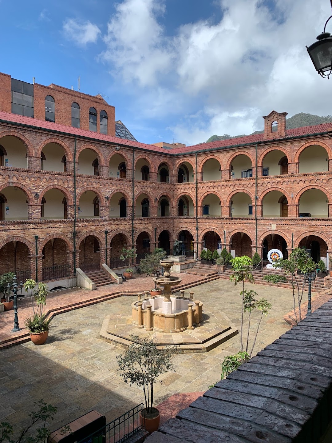 Universidad Santo Tomás.