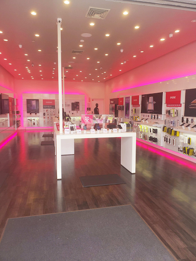 Cell Phone Store «T-Mobile», reviews and photos, 2837 Park Ave, Tustin, CA 92782, USA