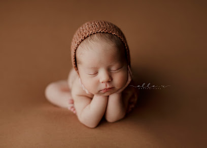Elle R Photography - Calgary Newborn and Maternity Photographer