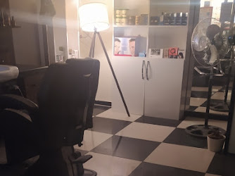 Saloon Altın Makas