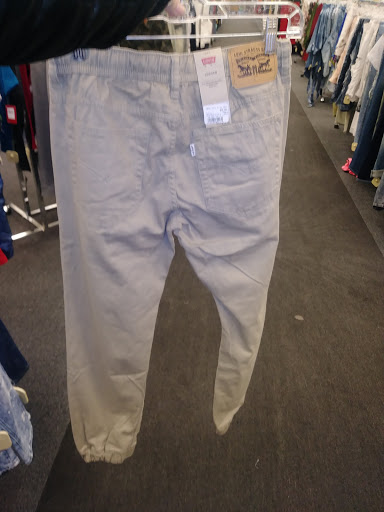Stores to buy women's jeans dungarees Hartford