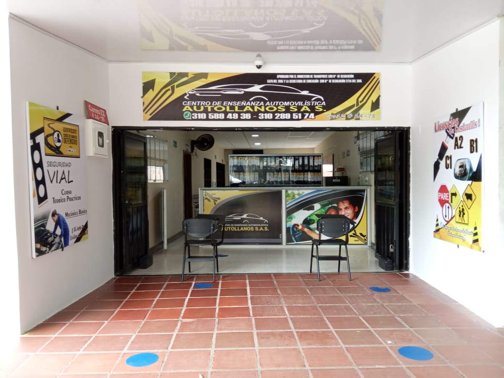 CENTRO DE ENSEÑANZA AUTOMOVILISTICA AUTOLLANOS