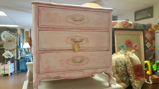 Furniture Store «3 Vintage Chicks», reviews and photos, 13012 N Cave Creek Rd, Phoenix, AZ 85022, USA