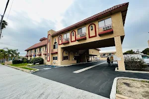Casa Playa Inn & Suites Stanton Anaheim Area image