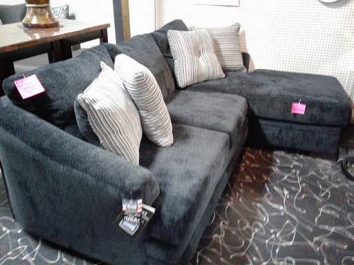 Flea Market «Springfield Flea Market & Gifts», reviews and photos, 1325 E Trafficway St, Springfield, MO 65802, USA