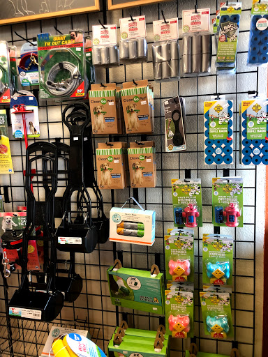 Pet Supply Store «EarthWise Pet Supply», reviews and photos, 11328 Montgomery Rd, Cincinnati, OH 45249, USA