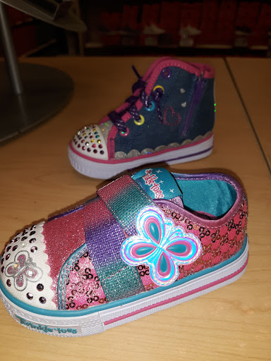 Shoe Store «Shoe Carnival», reviews and photos, 1920 N Dixie Hwy, Elizabethtown, KY 42701, USA