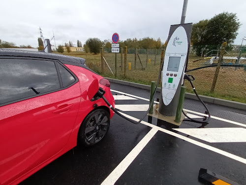 Borne de recharge de véhicules électriques IECharge Charging Station Verneuil d'Avre et d'Iton