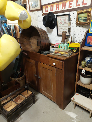Stoudts Antique Mall image 4