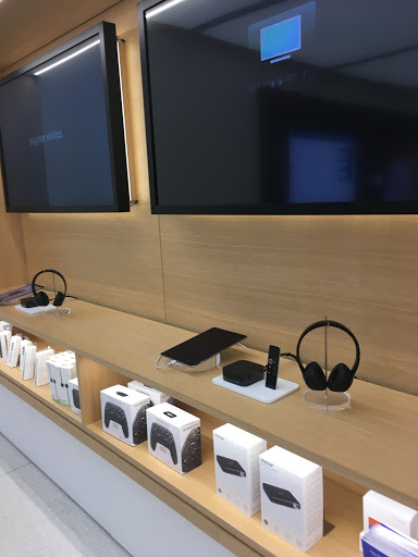 Computer Store «Apple Woodland», reviews and photos, 3195 28th St SE, Grand Rapids, MI 49512, USA