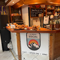 Atmosphère du Café Le Petit Social à Chamonix-Mont-Blanc - n°4