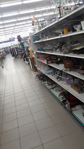 Thrift Store «Lake Hallie Goodwill Retail Store & Training Center», reviews and photos, 2759 S Prairie View Rd, Chippewa Falls, WI 54729, USA