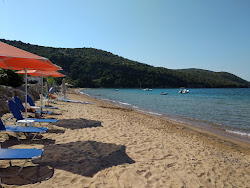 Photo de Loutsa beach avec un rivage spacieux