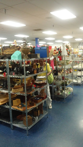 Thrift Store «Goodwill Greenacres/Woodbridge Store & Donation Center», reviews and photos, 6601 Forest Hill Blvd, Greenacres, FL 33413, USA