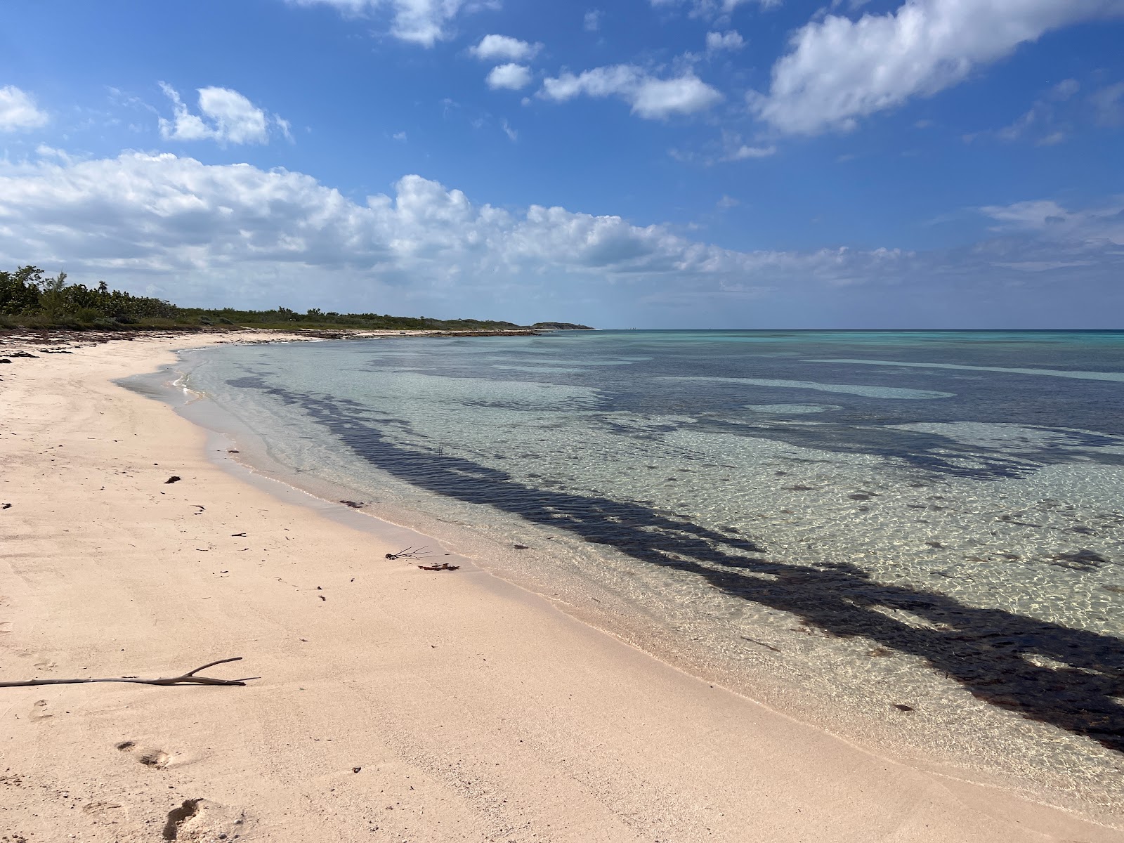 Foto van Playa Prohibida met fijne beige zand oppervlakte