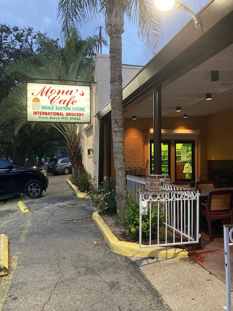 Mona's Cafe 70119
