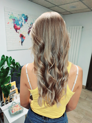 MC Perruqueria i estètica en Les Planes d'Hostoles, Girona