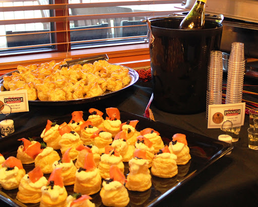 Restaurant «Oak Barrel of Eagle Restaurant and Sports Lounge», reviews and photos, 1065 E Winding Creek Dr, Eagle, ID 83616, USA