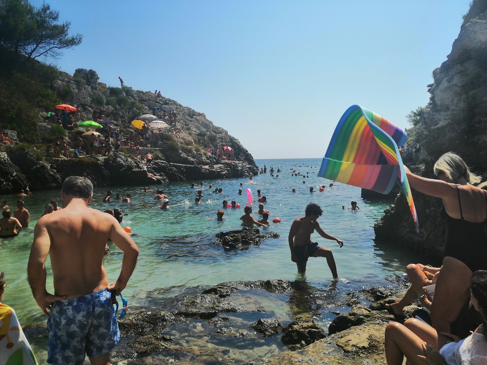 Φωτογραφία του Cala dell'Acquaviva με επίπεδο καθαριότητας εν μέρει καθαρό