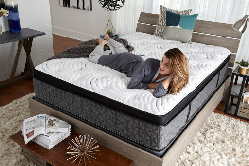 Furniture Store «Evansville Overstock Warehouse Furniture & Mattress», reviews and photos, 201 N Green River Rd, Evansville, IN 47715, USA