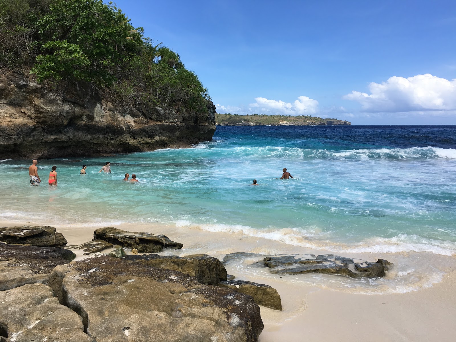 Secret Beach'in fotoğrafı dağlarla çevrili
