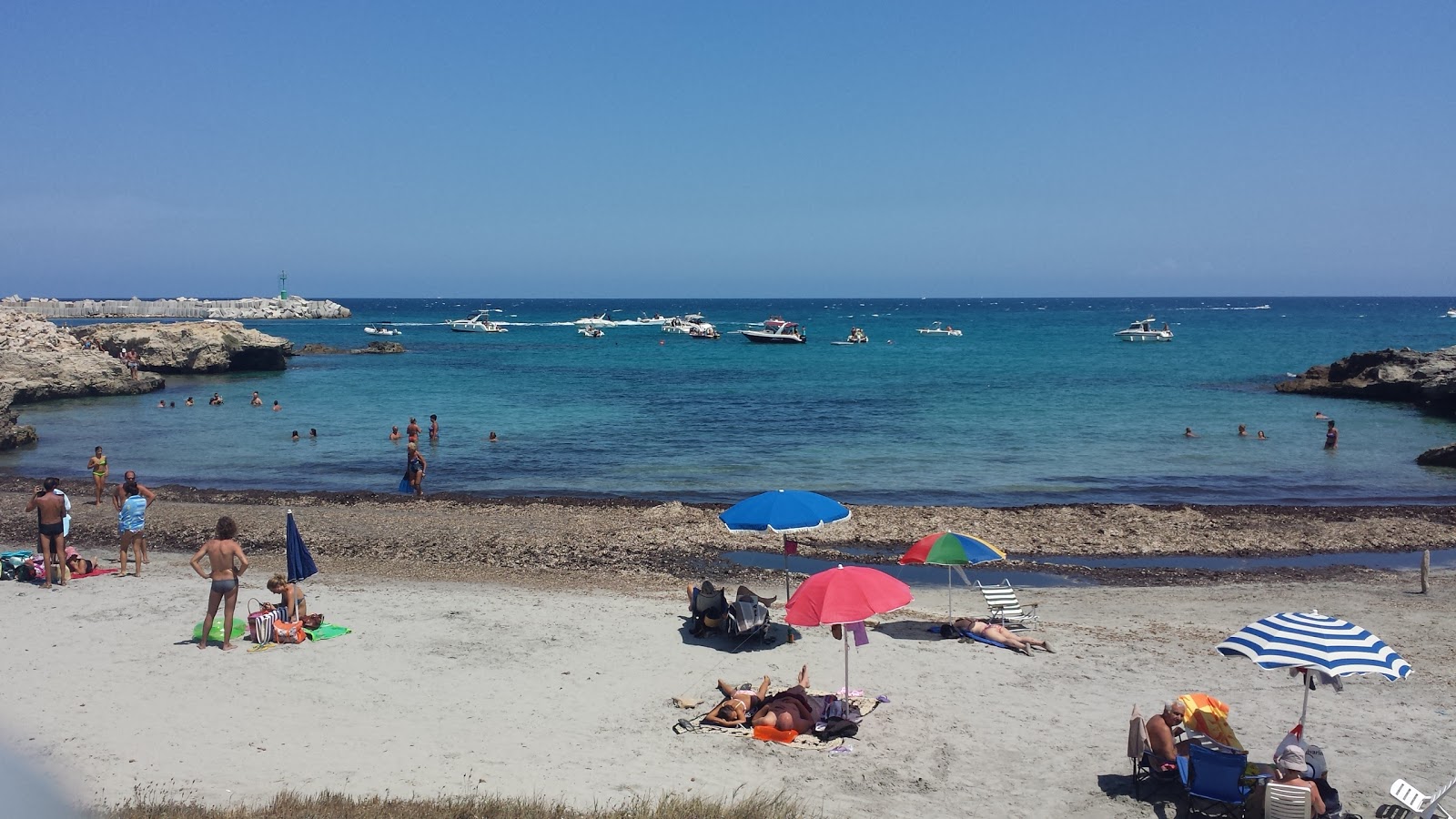 Foto von Spiaggia della Strosa mit beiger sand Oberfläche
