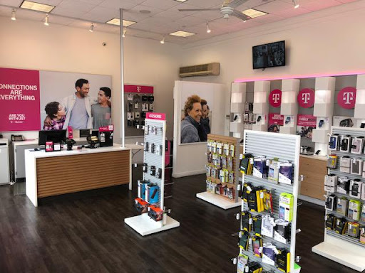 Cell Phone Store «T-Mobile», reviews and photos, 3202 Queens Blvd, Long Island City, NY 11101, USA