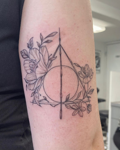 Explore leg tattoo ideas small, creative tattoo ideas in Bogota, available at Lolas Tattoo Shop