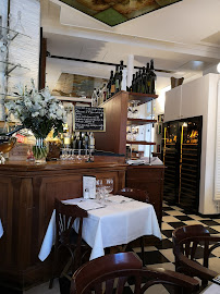 Atmosphère du Restaurant français Restaurant Brigitte à Paris - n°13