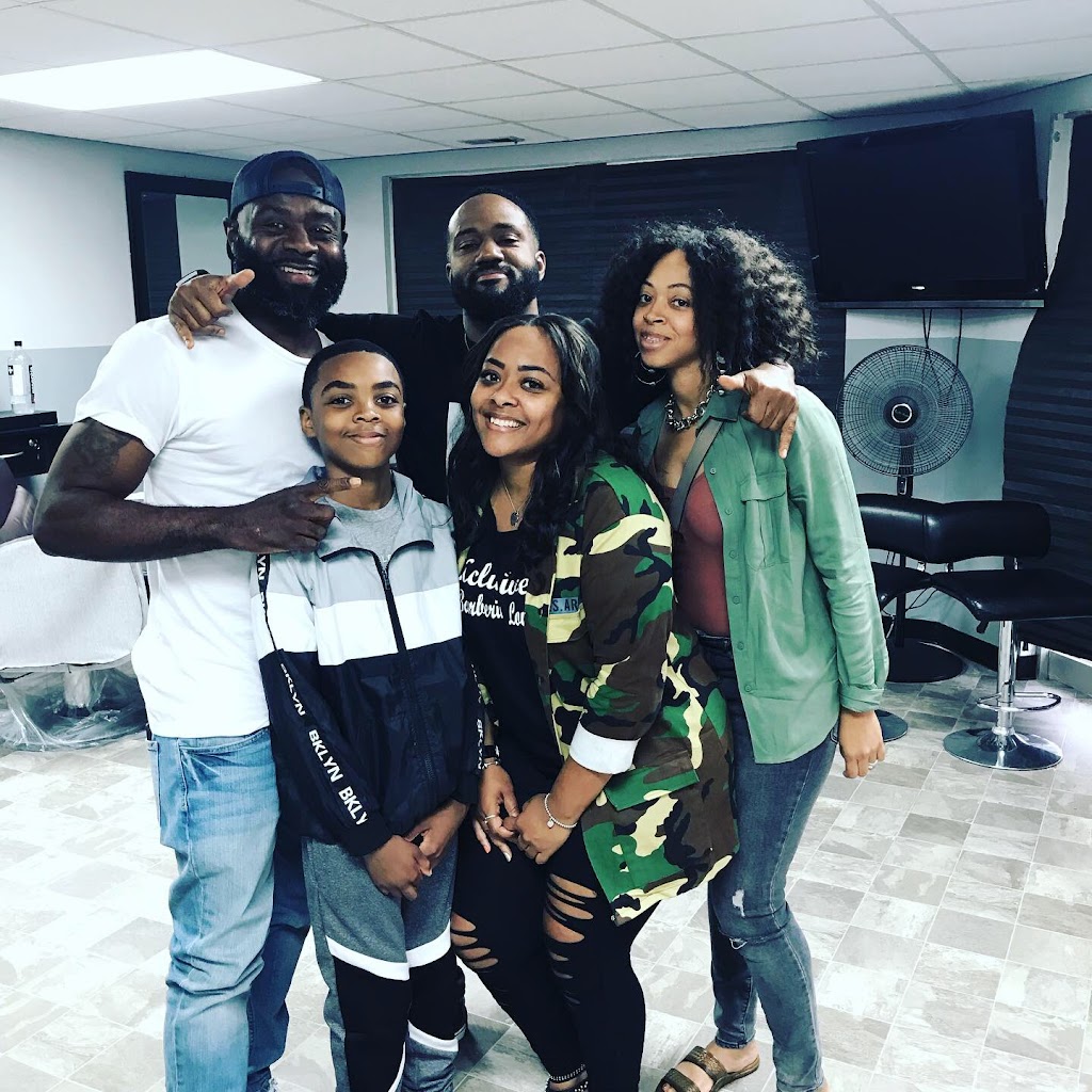 Xclusive - The Barbering Lounge 60652