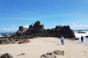 Pantai Karang Songsong image