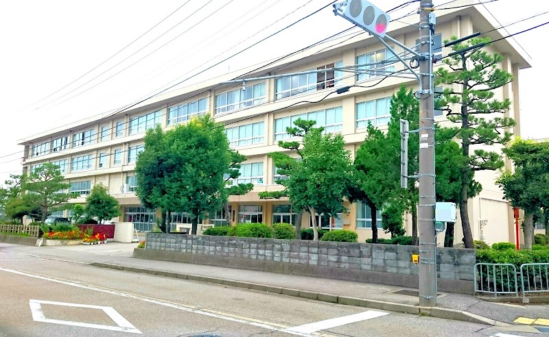 金沢市立額中学校