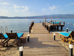 Foto von Gulluk Yali Beach und die siedlung