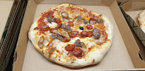 Pepperoni du Pizzas à emporter La Dernière Minute à Saint-Bonnet-de-Mure - n°3