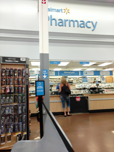 Department Store «Walmart Supercenter», reviews and photos, 415 34th St N, Dilworth, MN 56529, USA