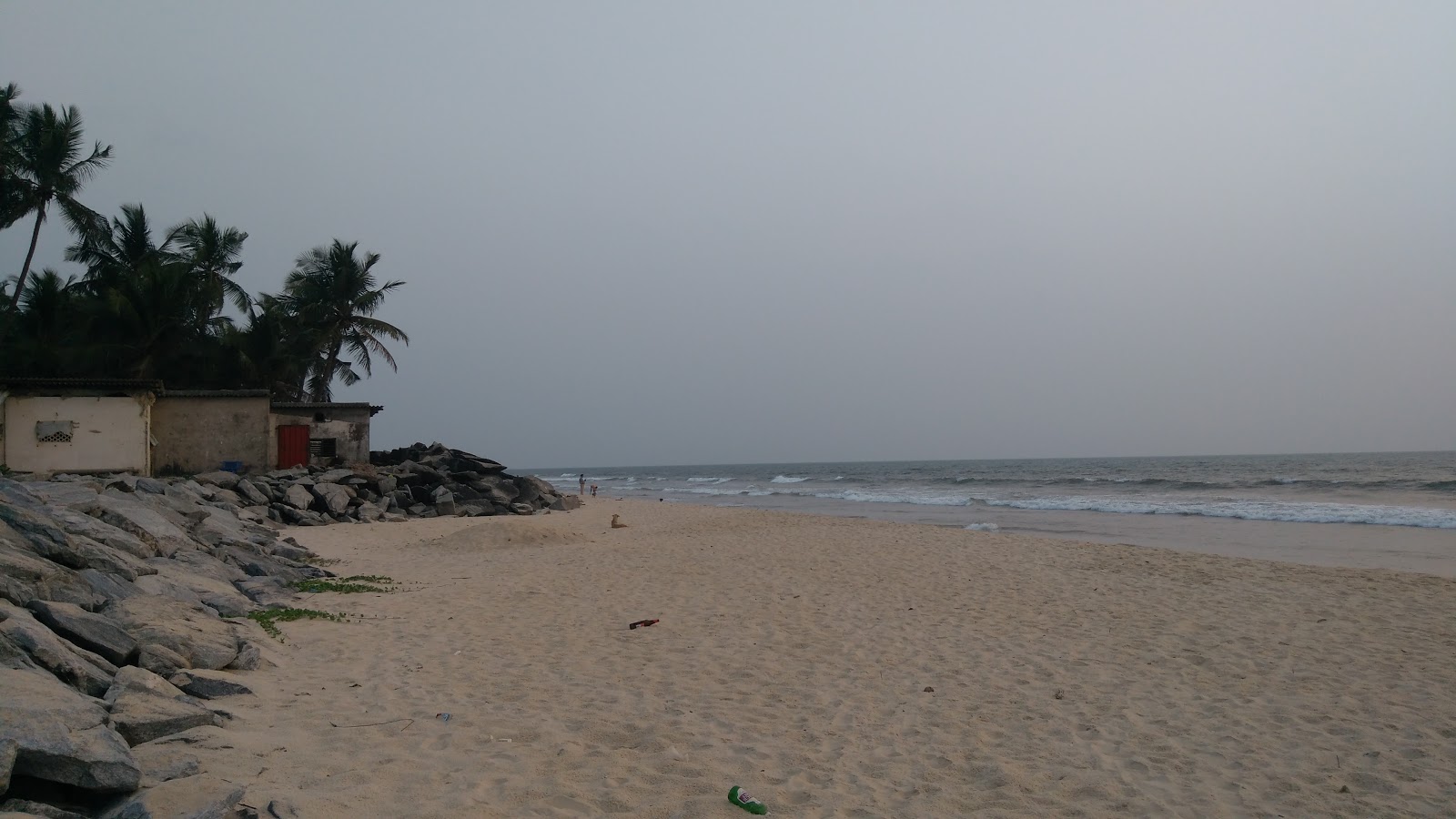 Photo de Padukere Beach et le règlement