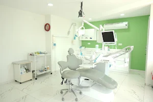 Blue Green Dental Clinic image