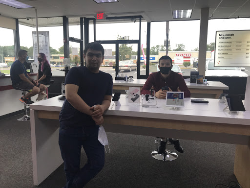 Cell Phone Store «Verizon Authorized Retailer - Wireless Zone», reviews and photos, 110 E Street Rd, Feasterville-Trevose, PA 19053, USA