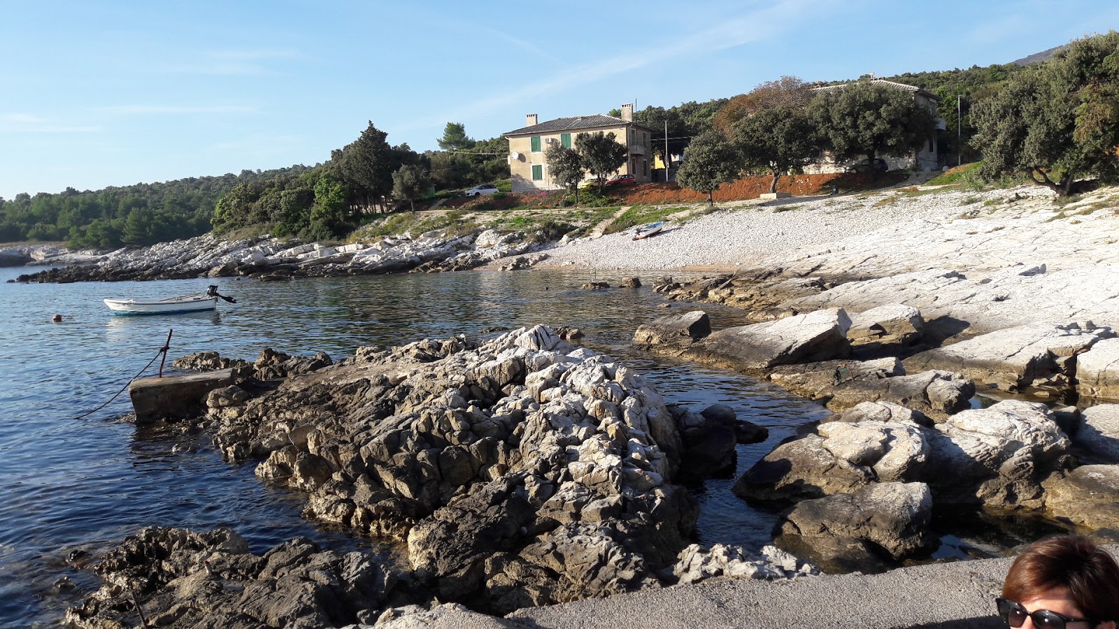 Loreta beach'in fotoğrafı birden fazla küçük koy ile birlikte