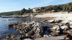 Loreta beach'in fotoğrafı birden fazla küçük koy ile birlikte