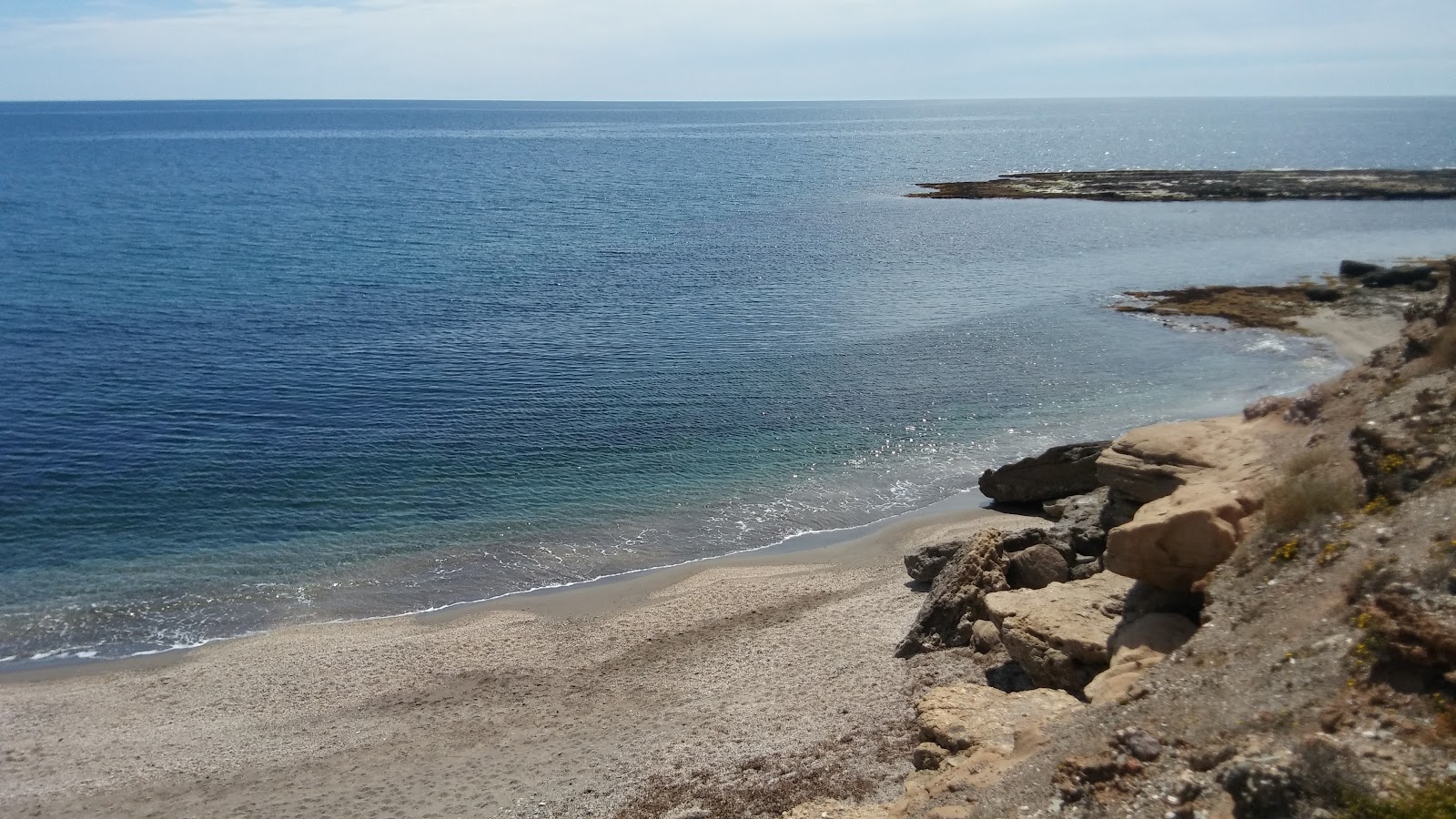 Valokuva Playa de Rambla Elenaista. pinnalla sininen vesi:n kanssa