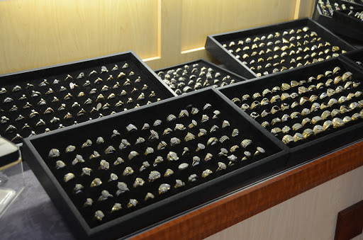 Pawn Shop «Shady Rays Pawn Shop», reviews and photos, 221 Gordon Ave, Bowling Green, KY 42101, USA