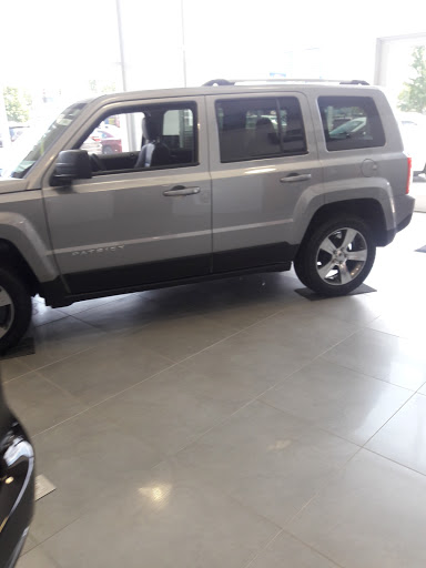 Car Dealer «Golling Chrysler Dodge Jeep Ram of Chelsea», reviews and photos, 1500 S Main St, Chelsea, MI 48118, USA